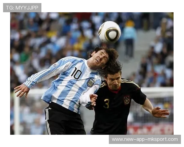 德布劳内反向传球创意十足，重塑足球艺术的新篇章